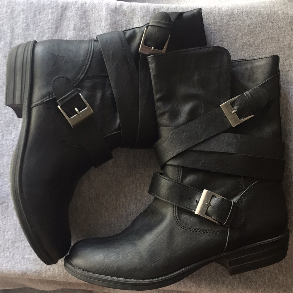 American Eagle size 9 calf boots, small heel